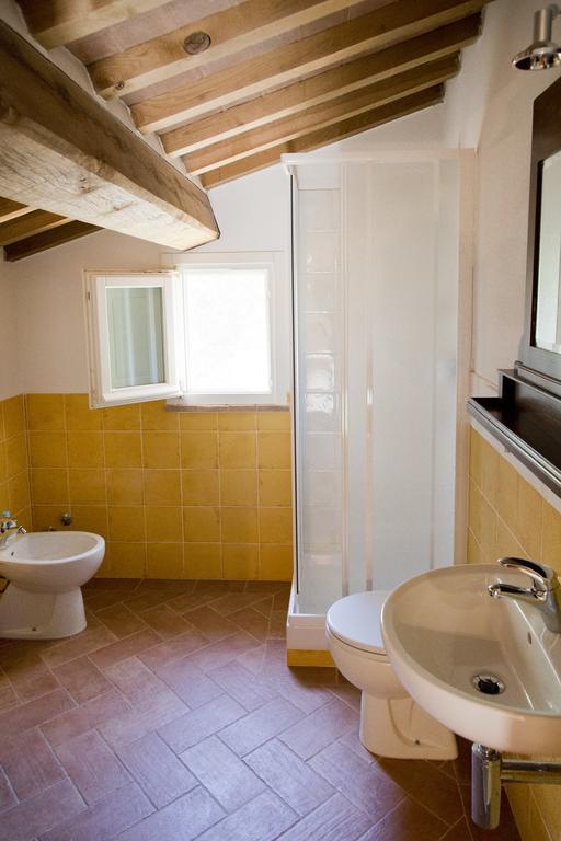 Agriturismo L'Isola Crespina Room photo